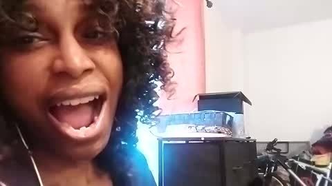 Snapshot of tgirlfairy chatting on December 5, 7:17 pm sexi lexi online show from December 5, 7:17 pm