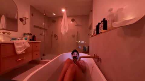 babygirlmami online show from February 25, 9:30 am