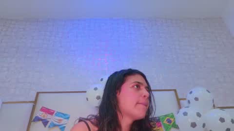 Snapshot of thalia888_ chatting on June 20, 7:05 pm thalia888_ online show from June 20, 7:05 pm