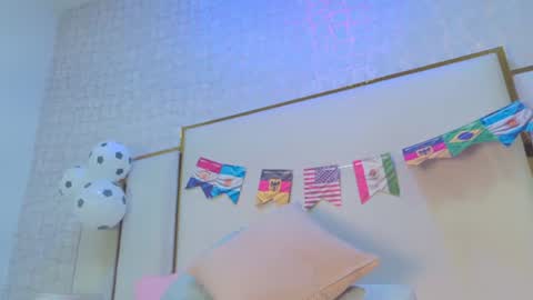 Snapshot of thalia888_ chatting on June 21, 7:05 pm thalia888_ online show from June 21, 7:05 pm