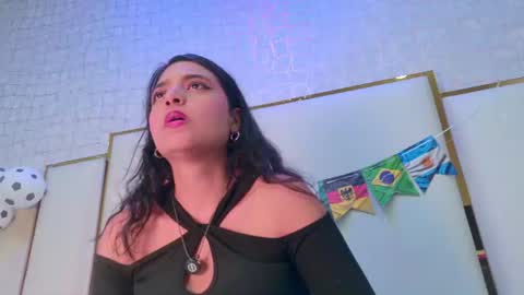 Snapshot of thalia888_ chatting on June 29, 7:03 pm thalia888_ online show from June 29, 7:03 pm