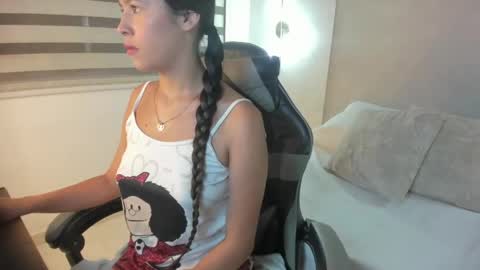 Snapshot of thalia_castle_ chatting on May 27, 12:24 pm T H A L I A online show from May 27, 12:24 pm