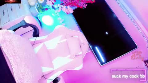 Snapshot of thalia_gil21 chatting on February 22, 2:02 am Thalia Girl online show from February 22, 2:02 am