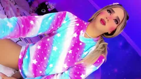 Snapshot of thalia_gil21 chatting on February 24, 2:20 am Thalia Girl online show from February 24, 2:20 am