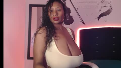 Thalia online show from May 28, 2:14 pm