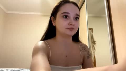 Yumi online show from February 10, 2:21 pm