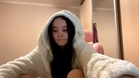 Yumi online show from February 21, 2:18 pm