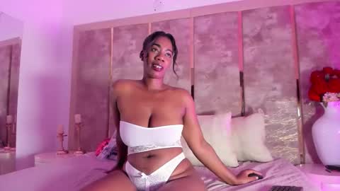 Snapshot of thaliawest chatting on May 5, 12:35 pm ThaliaWest online show from May 5, 12:35 pm