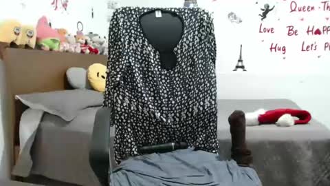 Snapshot of thamara__1023 chatting on December 24, 8:27 pm thania sometimes in the company of Alan and Maria online show from December 24, 8:27 pm