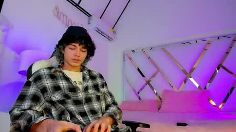 thanier_18 online show from March 31, 7:25 pm