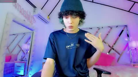 thanier_18 online show from April 14, 8:04 pm