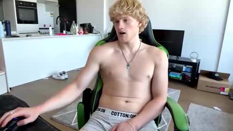 liammlust online show from February 7, 2:48 am