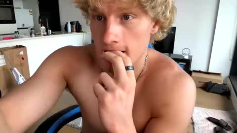 liammlust online show from February 22, 12:56 am