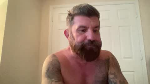 Snapshot of thatguybearded chatting on December 6, 12:02 am ThatGuyBearded online show from December 6, 12:02 am