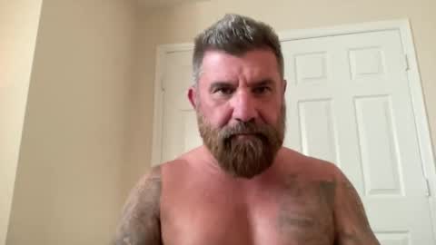 Snapshot of thatguybearded chatting on March 5, 10:43 pm ThatGuyBearded online show from March 5, 10:43 pm