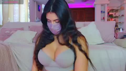 Snapshot of the__sabenna chatting on May 7, 1:27 pm Madina online show from May 7, 1:27 pm