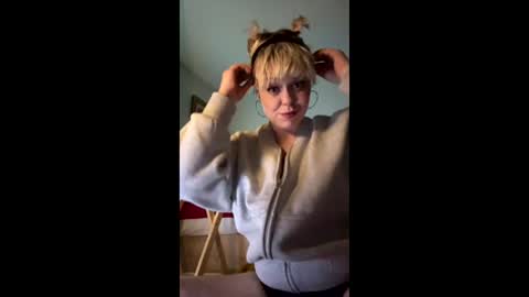 Snapshot of the_arctic_beaty chatting on February 27, 2:44 am the_arctic_beaty online show from February 27, 2:44 am