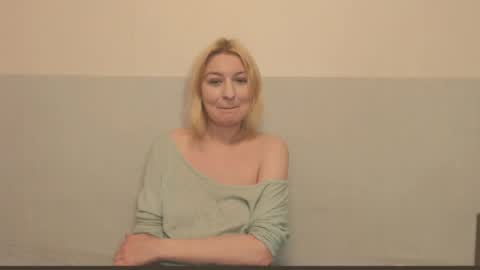 Snapshot of the_basic_instinctt chatting on April 2, 11:57 pm Eva online show from April 2, 11:57 pm