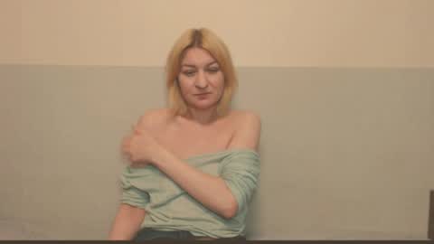 Snapshot of the_basic_instinctt chatting on April 16, 12:00 am Eva online show from April 16, 12:00 am