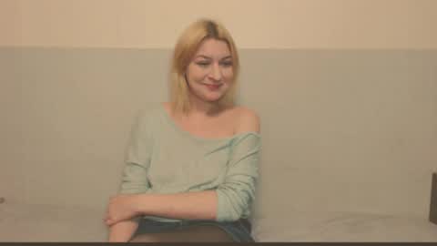 Snapshot of the_basic_instinctt chatting on April 24, 10:23 pm Eva online show from April 24, 10:23 pm