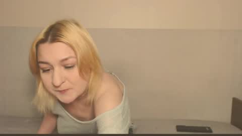 Snapshot of the_basic_instinctt chatting on April 26, 10:18 pm Eva online show from April 26, 10:18 pm