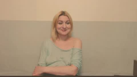 Snapshot of the_basic_instinctt chatting on May 3, 10:27 pm Eva online show from May 3, 10:27 pm