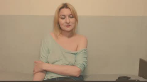 Snapshot of the_basic_instinctt chatting on June 22, 10:29 pm Eva online show from June 22, 10:29 pm