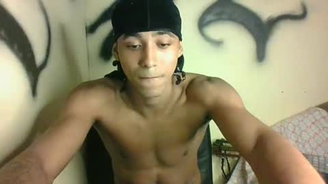 Snapshot of the_black05 chatting on November 10, 12:31 am yousef online show from November 10, 12:31 am