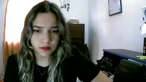 Snapshot of the_crow_18 chatting on June 16, 7:49 pm liz online show from June 16, 7:49 pm