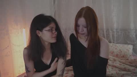 EllaLyn online show from December 19, 12:28 am