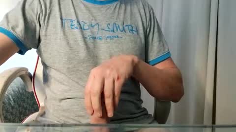 Snapshot of the_hard_baguette chatting on January 7, 2:51 pm La Baguette dure online show from January 7, 2:51 pm