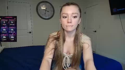 Snapshot of the_hotties chatting on July 16, 9:32 pm the_hotties online show from July 16, 9:32 pm