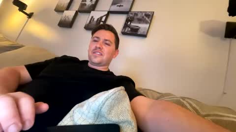 Snapshot of the_hundreds chatting on September 15, 4:45 am the_hundreds online show from September 15, 4:45 am