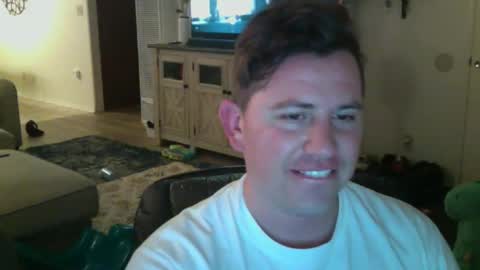 Snapshot of the_hundreds chatting on October 7, 5:04 am the_hundreds online show from October 7, 5:04 am