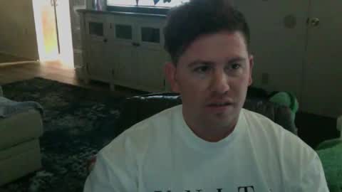 Snapshot of the_hundreds chatting on October 30, 11:05 pm the_hundreds online show from October 30, 11:05 pm