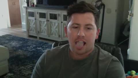 Snapshot of the_hundreds chatting on March 14, 10:26 pm the_hundreds online show from March 14, 10:26 pm