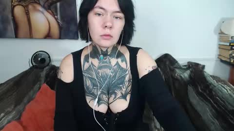 Snapshot of the_ice_woman chatting on September 12, 12:55 am the_ice_woman online show from September 12, 12:55 am