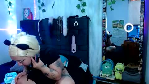 Snapshot of the_lesbian_game chatting on March 10, 6:35 pm the_lesbian_game online show from March 10, 6:35 pm