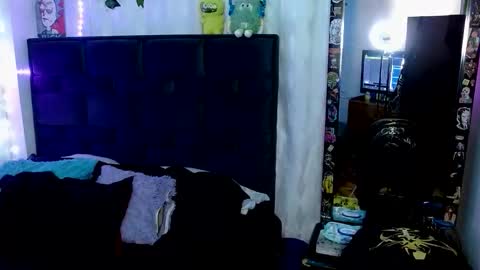 Snapshot of the_lesbian_game chatting on March 19, 6:01 pm the_lesbian_game online show from March 19, 6:01 pm