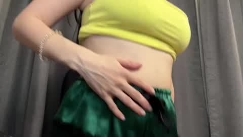 Mia online show from April 16, 5:36 pm