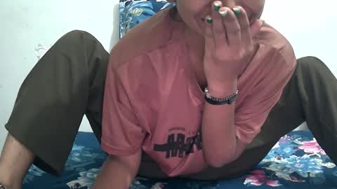 Snapshot of the_right_girl chatting on December 18, 5:19 pm Suzan Sexy online show from December 18, 5:19 pm