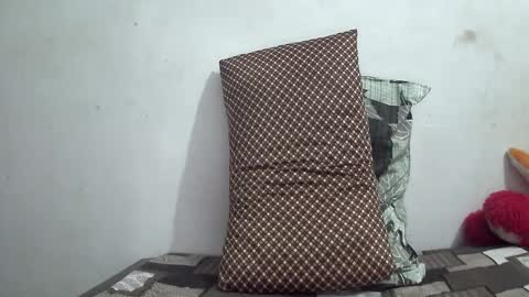 Snapshot of the_right_girl chatting on February 24, 3:21 pm Suzan Sexy online show from February 24, 3:21 pm