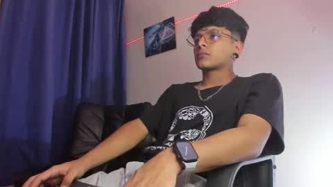 Snapshot of the_weed_guys chatting on February 4, 4:05 am Danny online show from February 4, 4:05 am