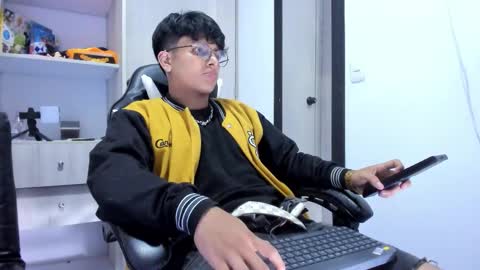 Snapshot of the_weed_guys chatting on October 7, 6:10 am Danny online show from October 7, 6:10 am