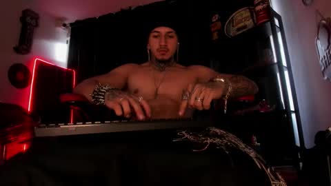 Snapshot of thebeastmaster_ chatting on February 18, 9:55 pm the beast master online show from February 18, 9:55 pm