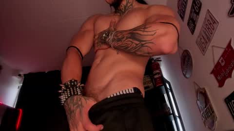 Snapshot of thebeastmaster_ chatting on February 19, 9:00 pm the beast master online show from February 19, 9:00 pm