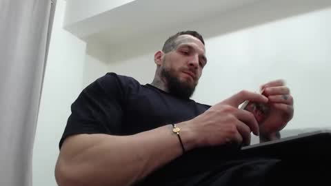 Snapshot of thebestmuscles chatting on March 17, 7:06 pm John online show from March 17, 7:06 pm