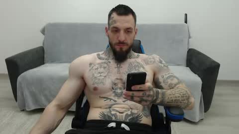 Snapshot of thebestmuscles chatting on April 2, 7:55 pm John online show from April 2, 7:55 pm