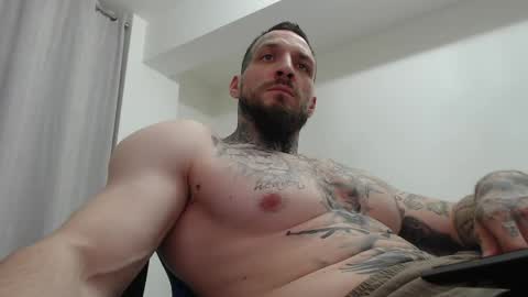 Snapshot of thebestmuscles chatting on April 14, 7:31 pm John online show from April 14, 7:31 pm