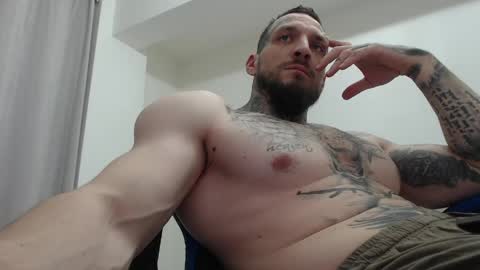 Snapshot of thebestmuscles chatting on April 15, 7:54 pm John online show from April 15, 7:54 pm